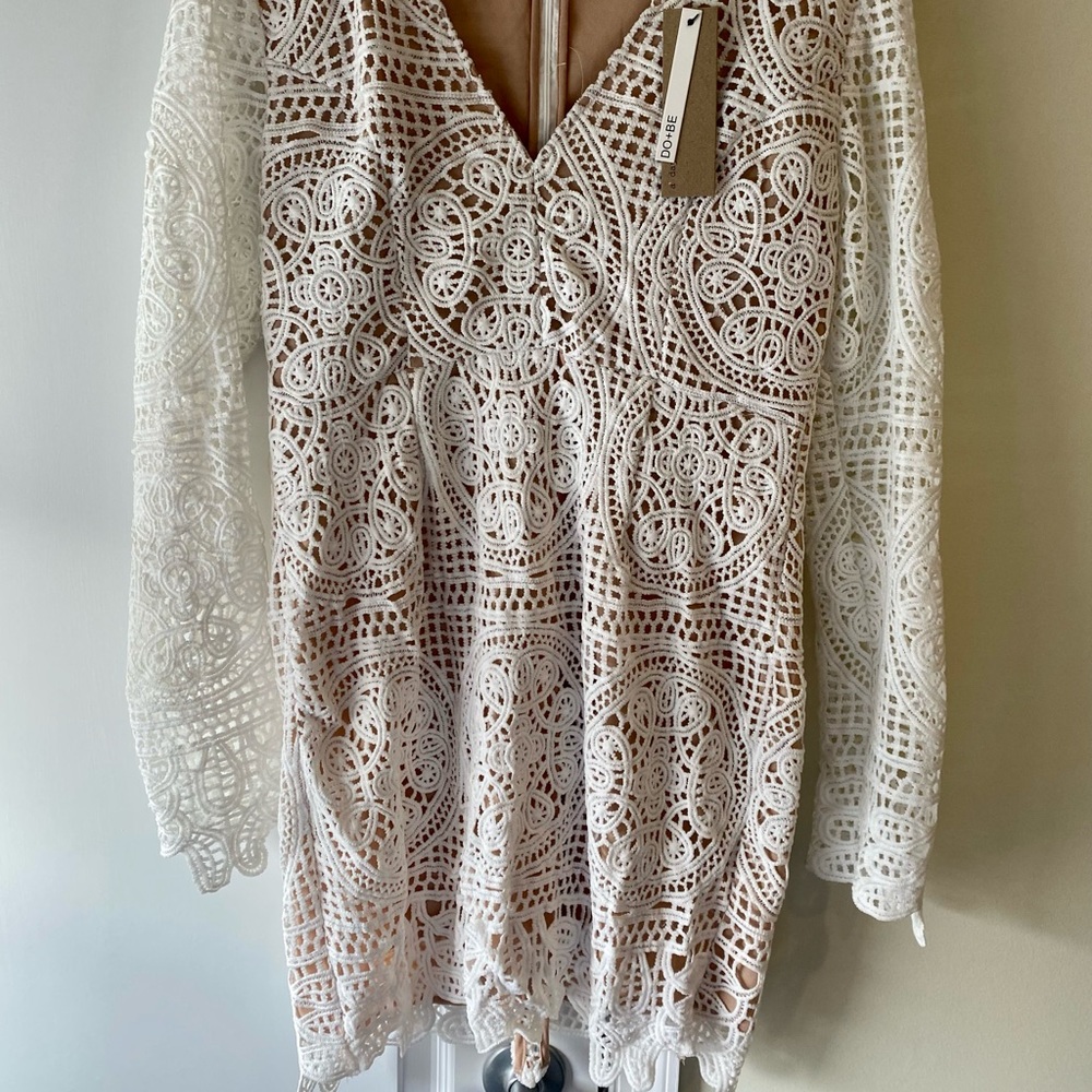 White neck crochet long sleeve dress